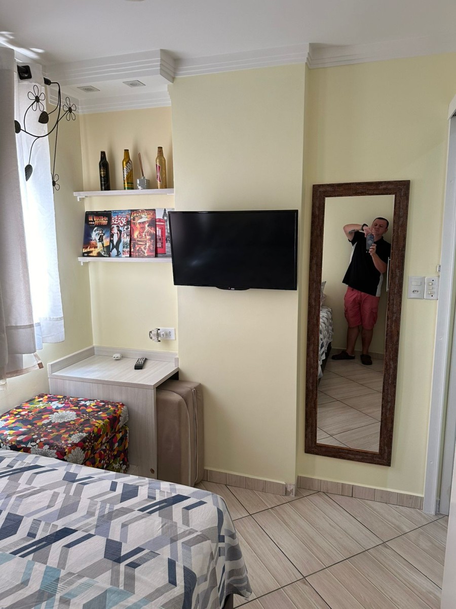 Apartamento à venda de um dormitório com garagem em São Vicente SP.