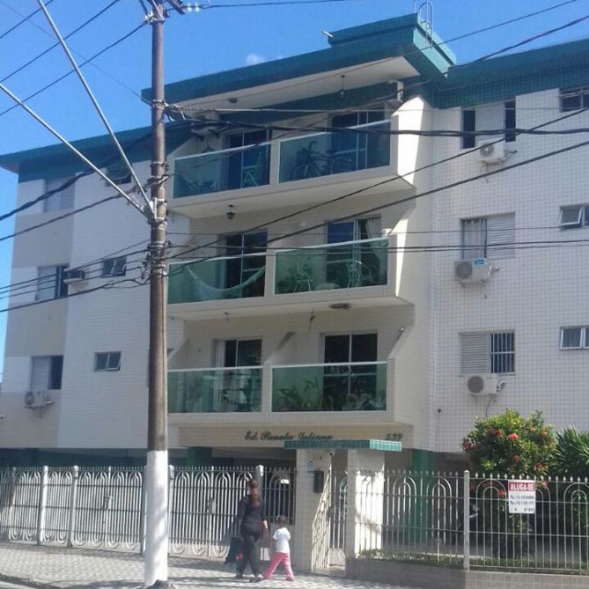 Apartamento à venda de 3 dormitórios com garagem em São Vicente SP.