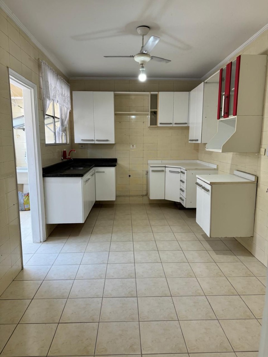 Apartamento à venda de 3 dormitórios com garagem em São Vicente SP.