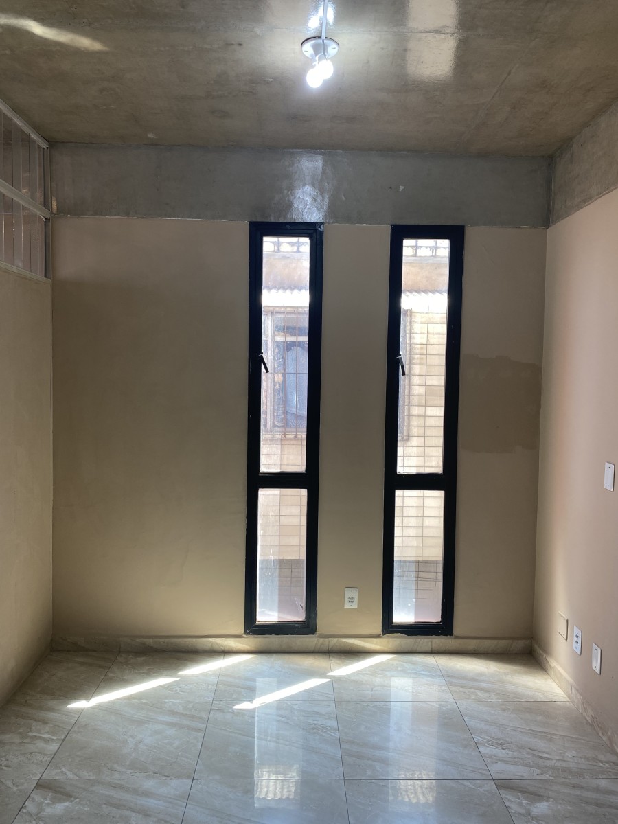 Sala Comercial à Venda, Reformada, no Parque São Vicente-SP