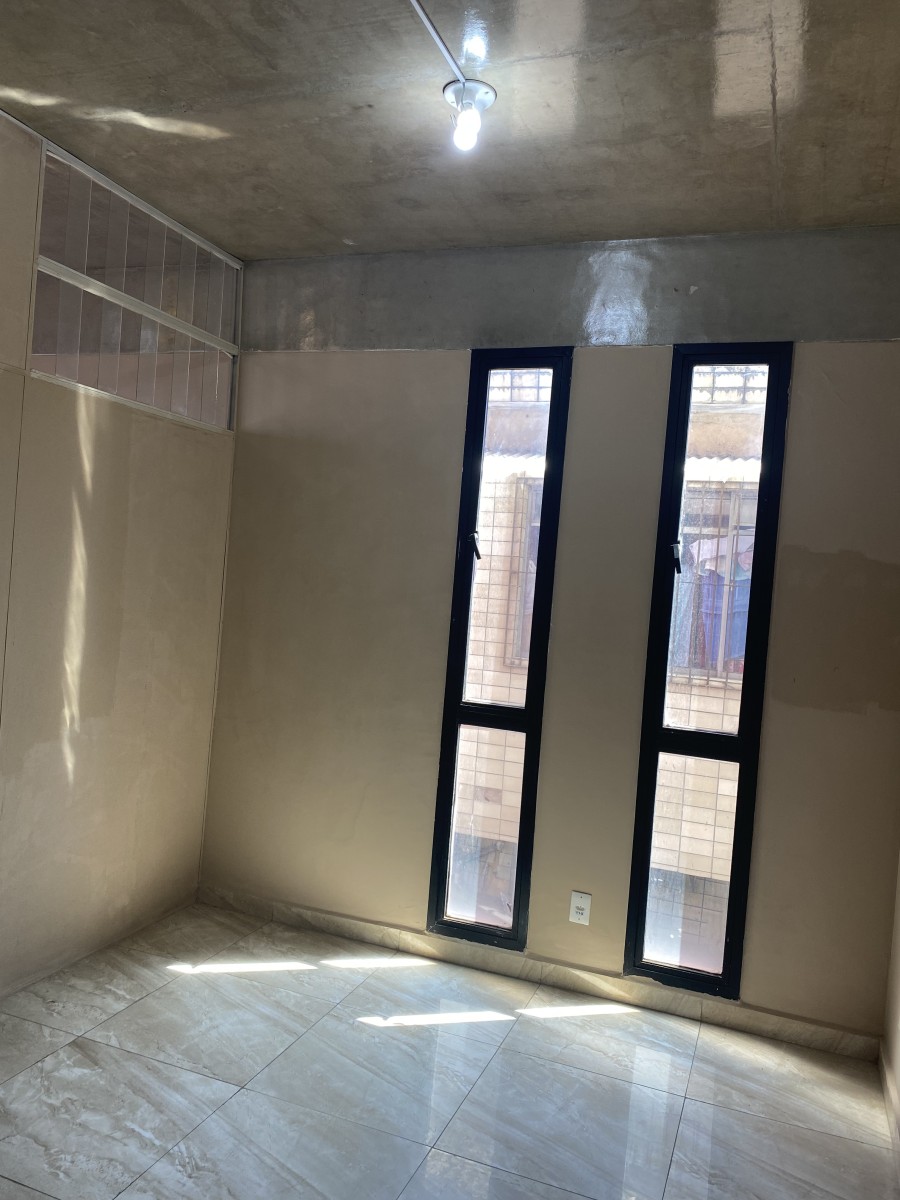 Sala Comercial à Venda, Reformada, no Parque São Vicente-SP