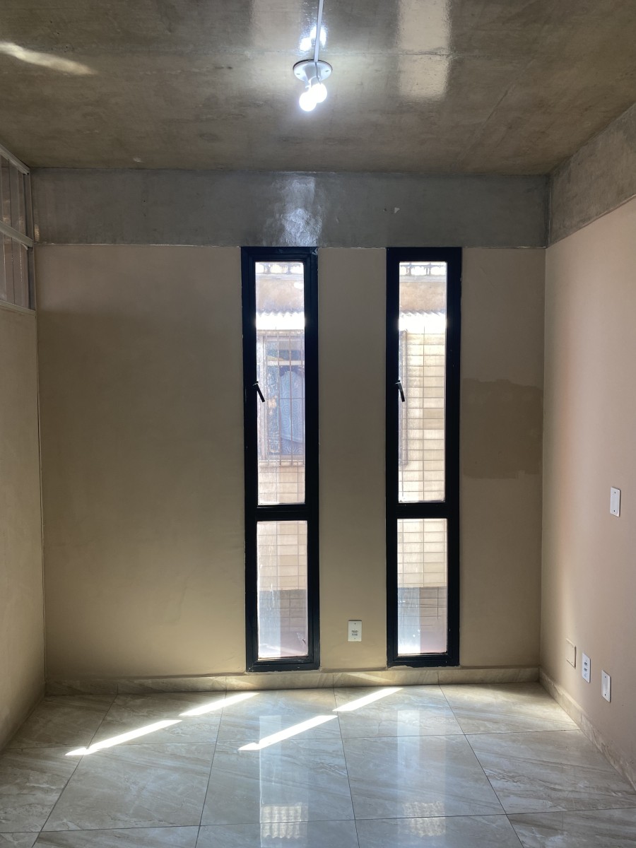 Sala Comercial à Venda, Reformada, no Parque São Vicente-SP