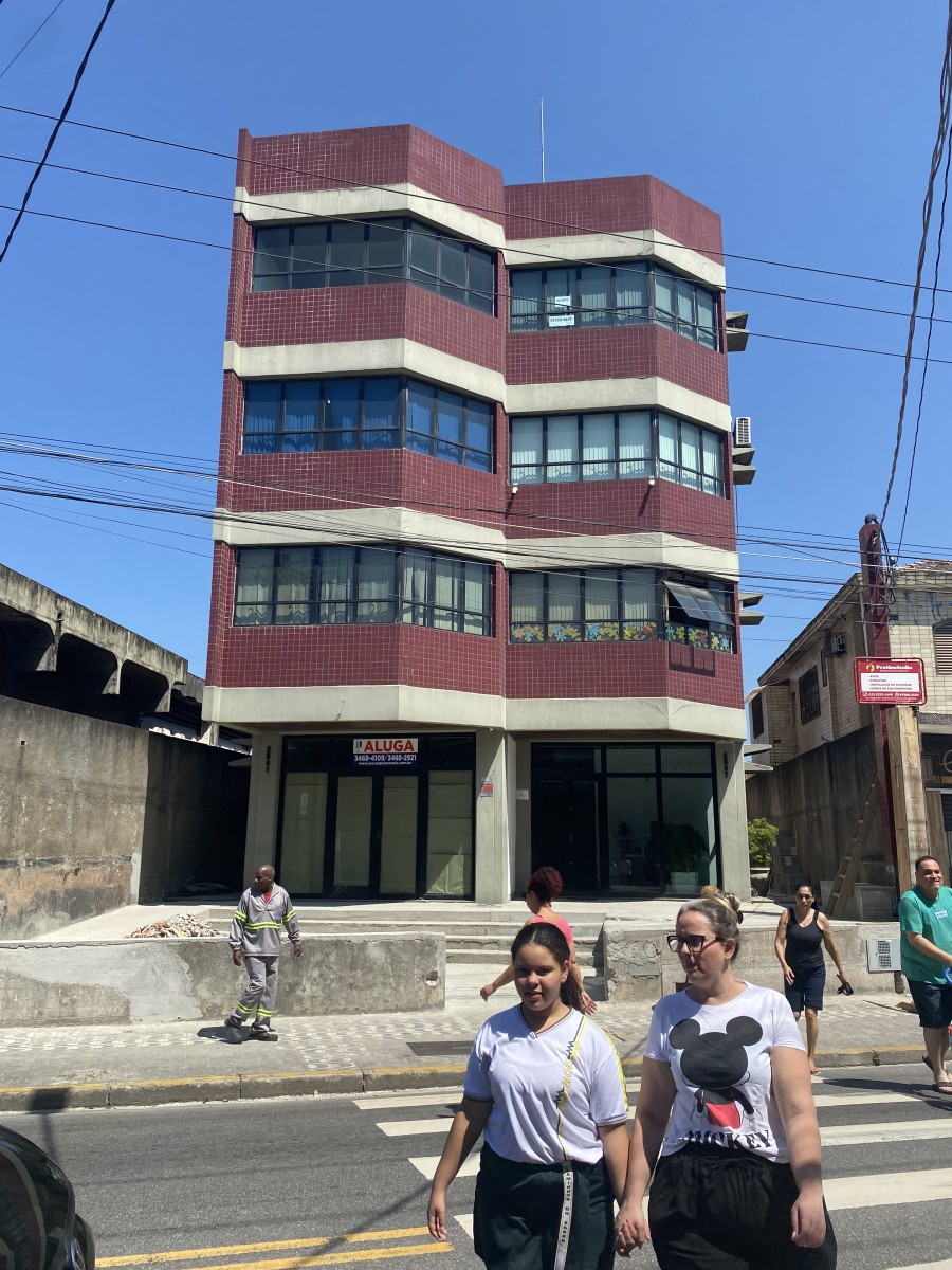 Sala Comercial à Venda, Reformada, no Parque São Vicente-SP