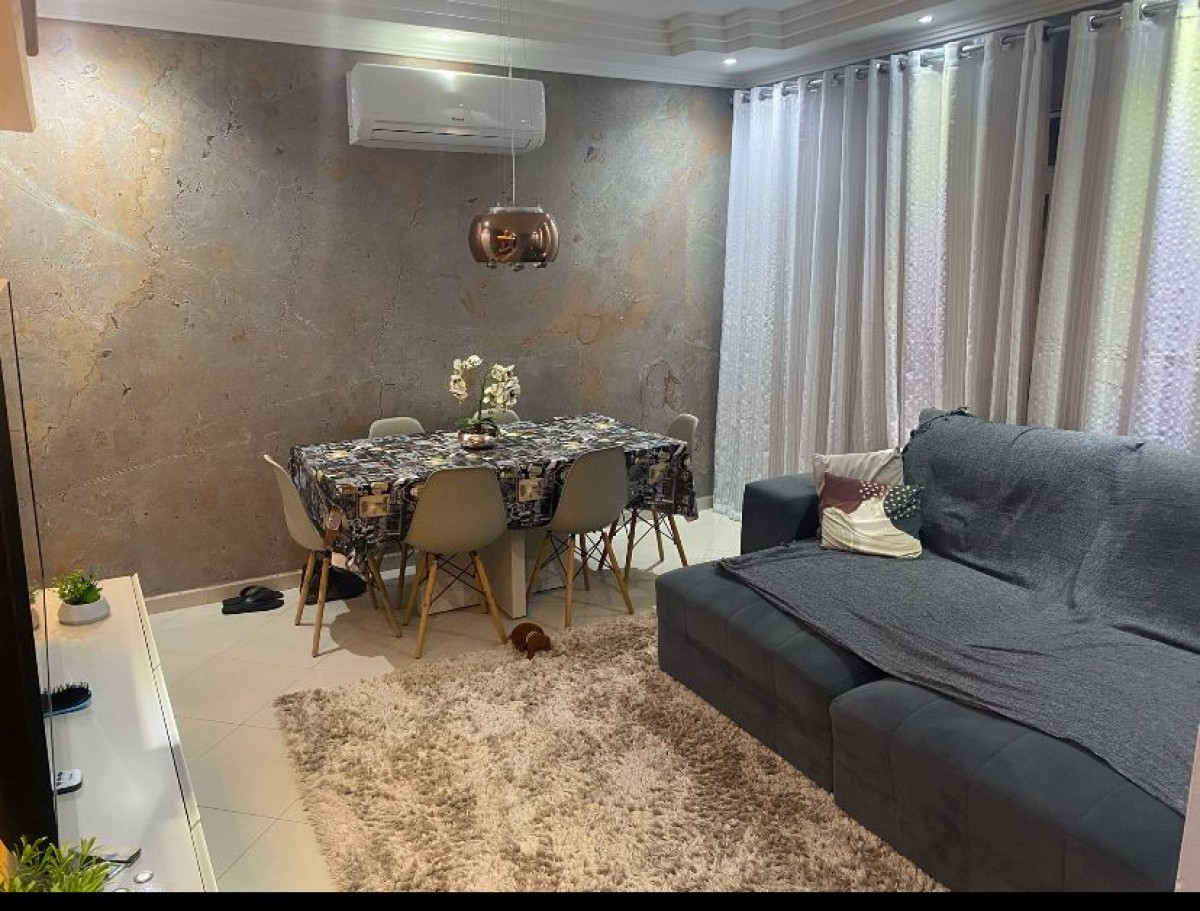 Apartamento de 2 dormitórios à venda com garagem em São Vicente SP.