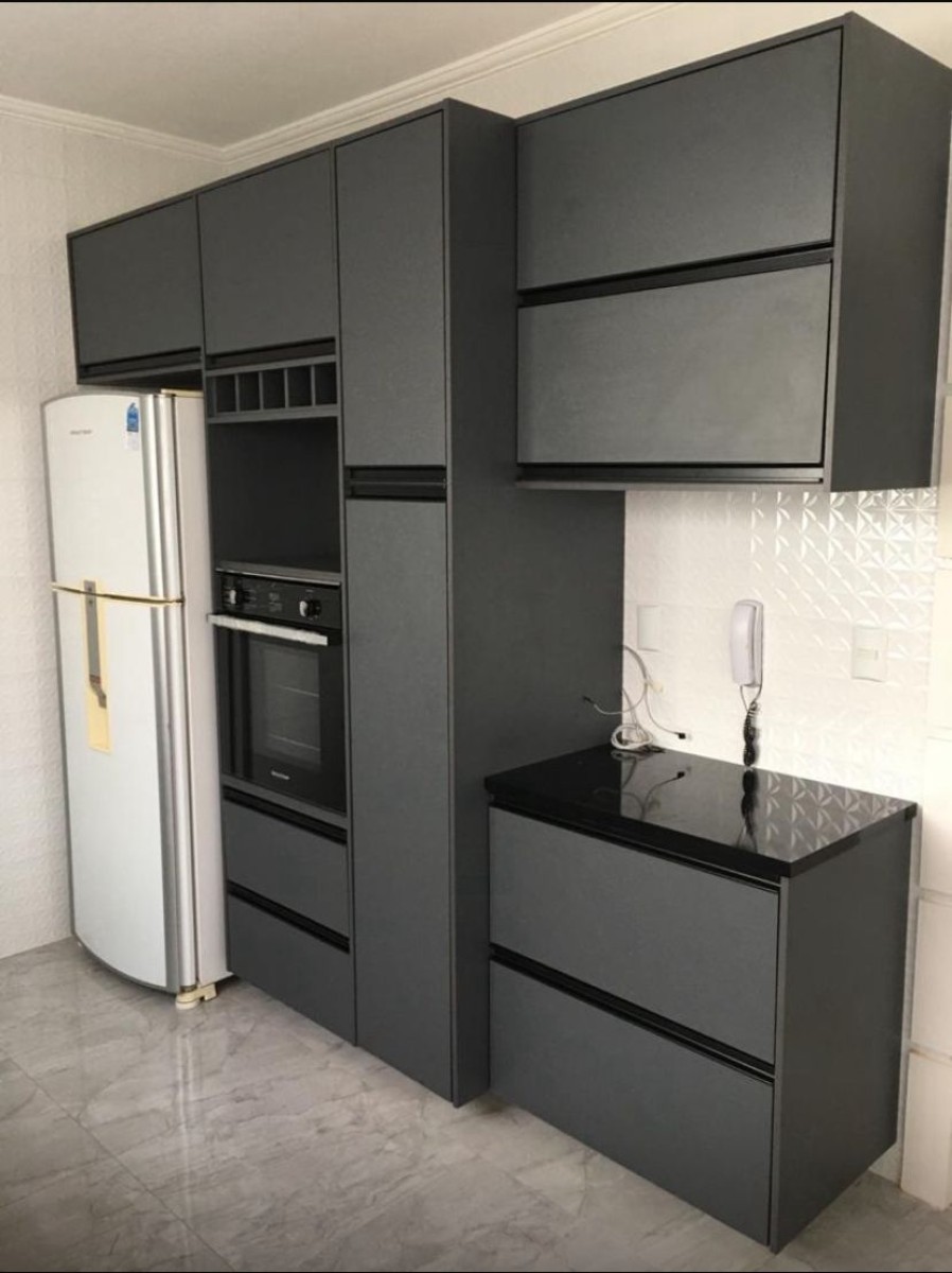 Apartamento de 2 dormitórios à venda com garagem em São Vicente SP.