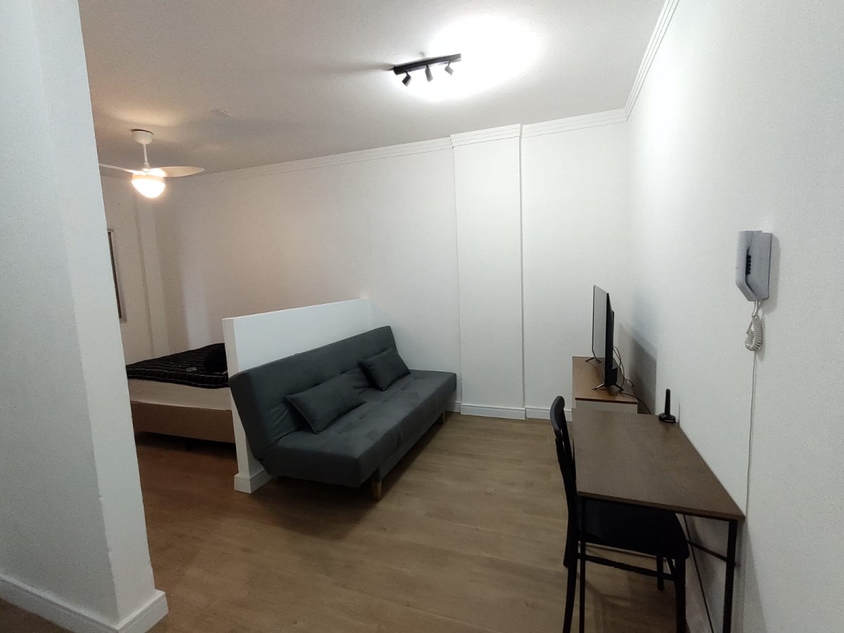 Apartamento à venda Sala Living, Praia do Gonzaguinha, Frente ao Shopping, com garagem em São Vicente-SP