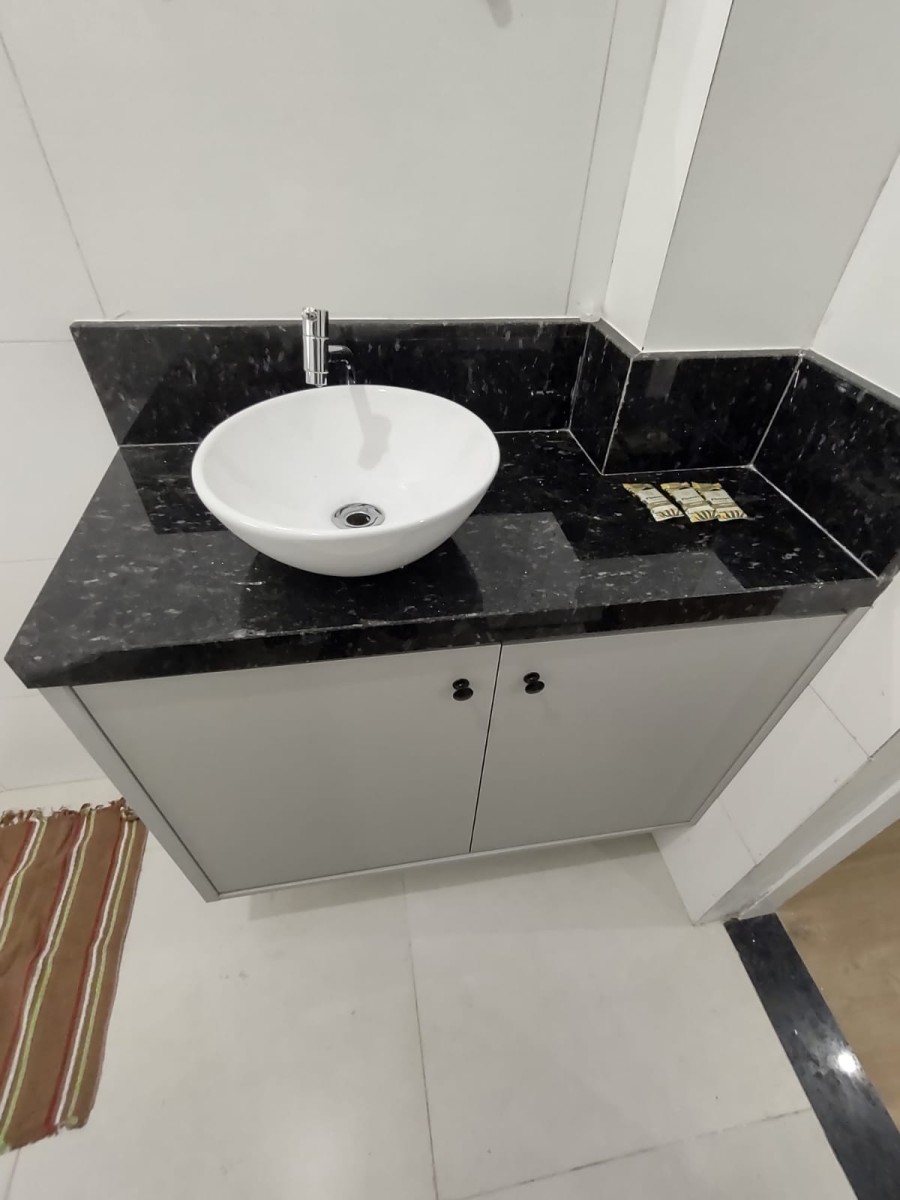 Apartamento à venda Sala Living, Praia do Gonzaguinha, Frente ao Shopping, com garagem em São Vicente-SP