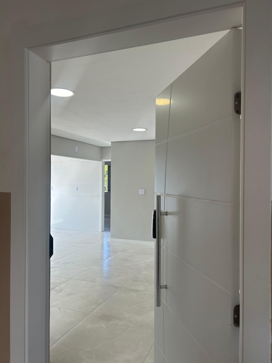 Apartamento à venda de 1 dormitório com garagem em São Vicente/SP.