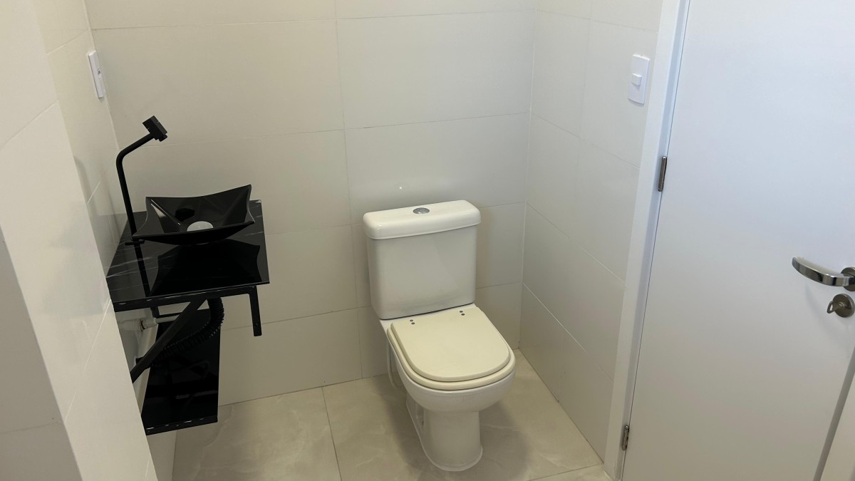 Apartamento à venda de 1 dormitório com garagem em São Vicente/SP.