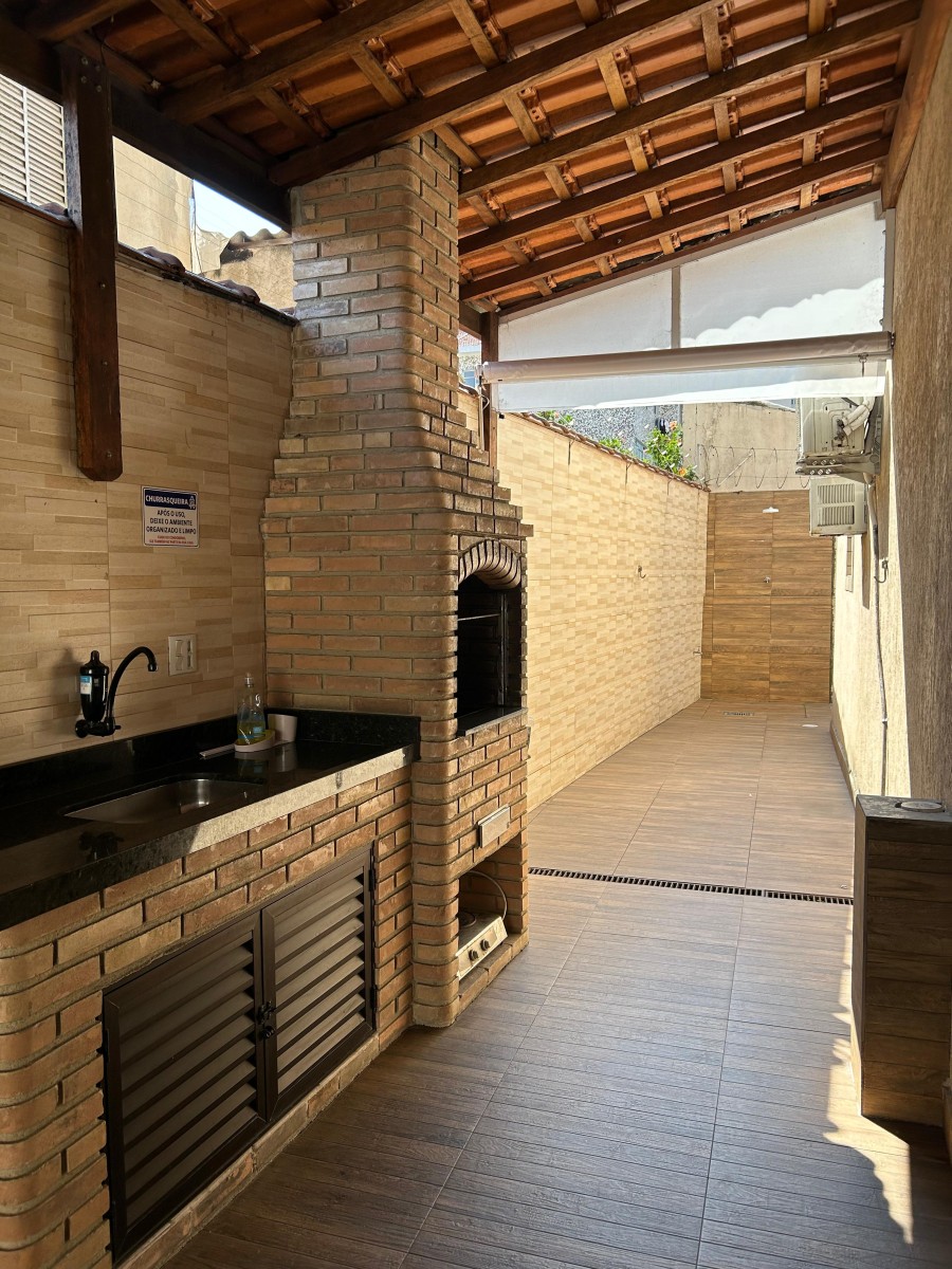 Apartamento à venda de 1 dormitório com garagem em São Vicente/SP.