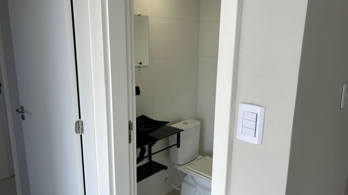 Apartamento à venda de 1 dormitório com garagem em São Vicente/SP.