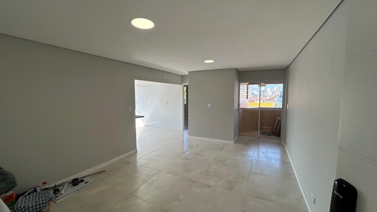 Apartamento à venda de 1 dormitório com garagem em São Vicente/SP.