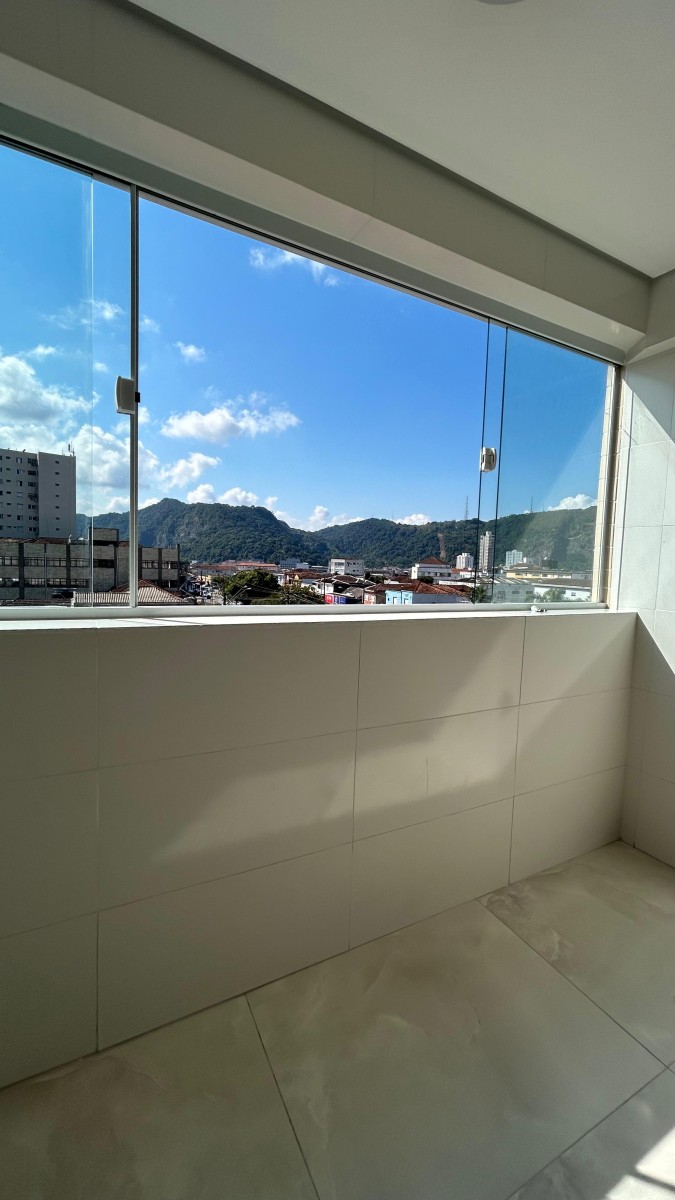 Apartamento à venda de 1 dormitório com garagem em São Vicente/SP.