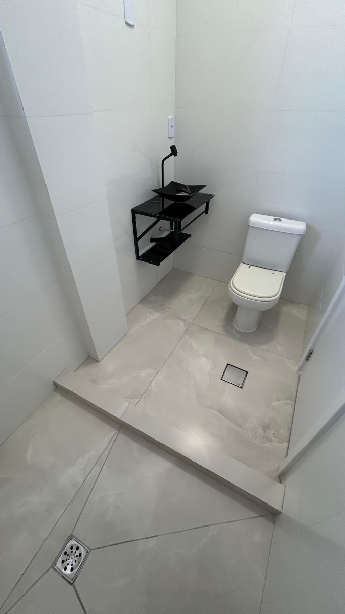 Apartamento à venda de 1 dormitório com garagem em São Vicente/SP.