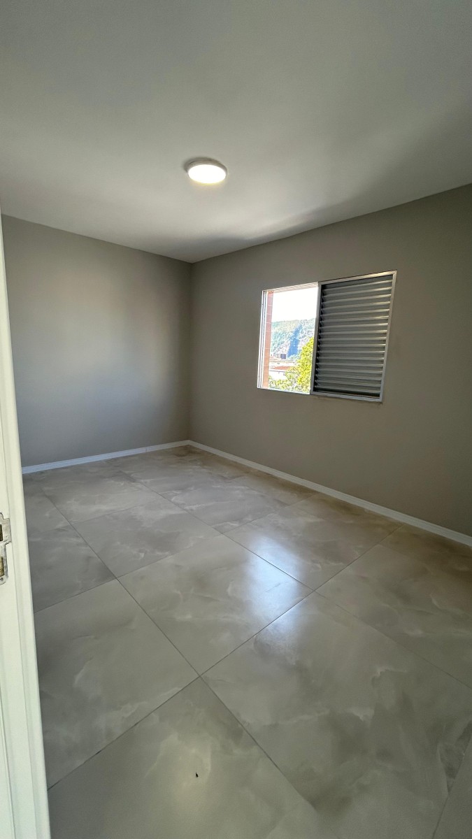 Apartamento à venda de 1 dormitório com garagem em São Vicente/SP.