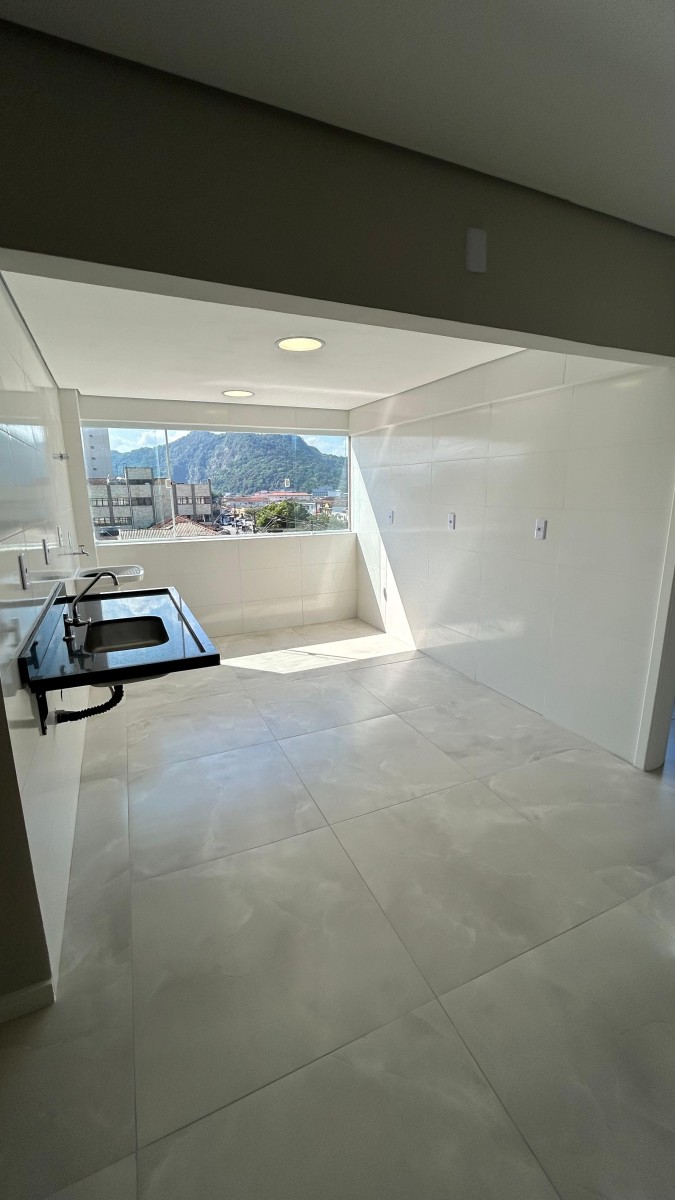 Apartamento à venda de 1 dormitório com garagem em São Vicente/SP.