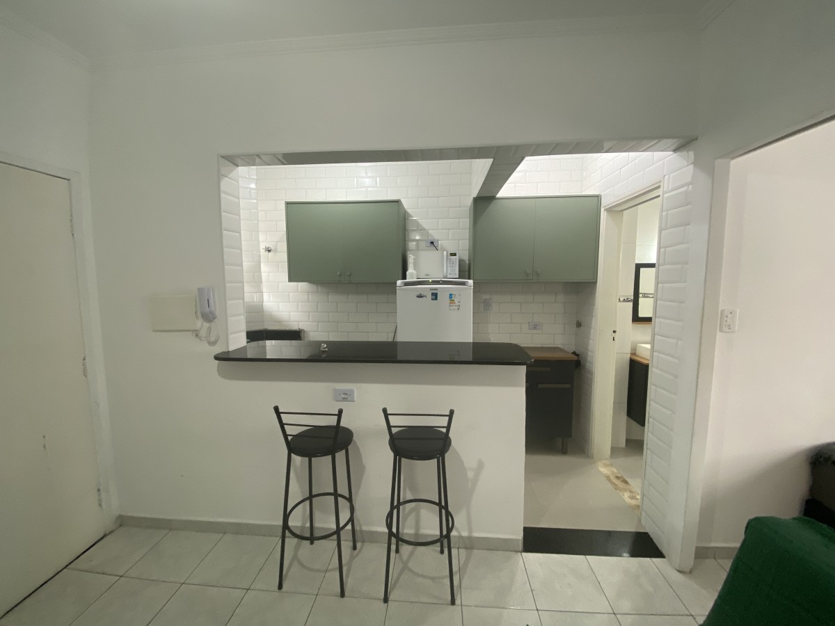 Apartamento à Venda – Sala Living Dividido em Quarto, Sala, Cozinha e Garagem – Rua Jacob Emerick, São Vicente-SP
