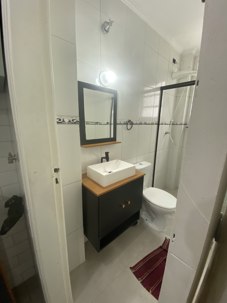 Apartamento à Venda – Sala Living Dividido em Quarto, Sala, Cozinha e Garagem – Rua Jacob Emerick, São Vicente-SP