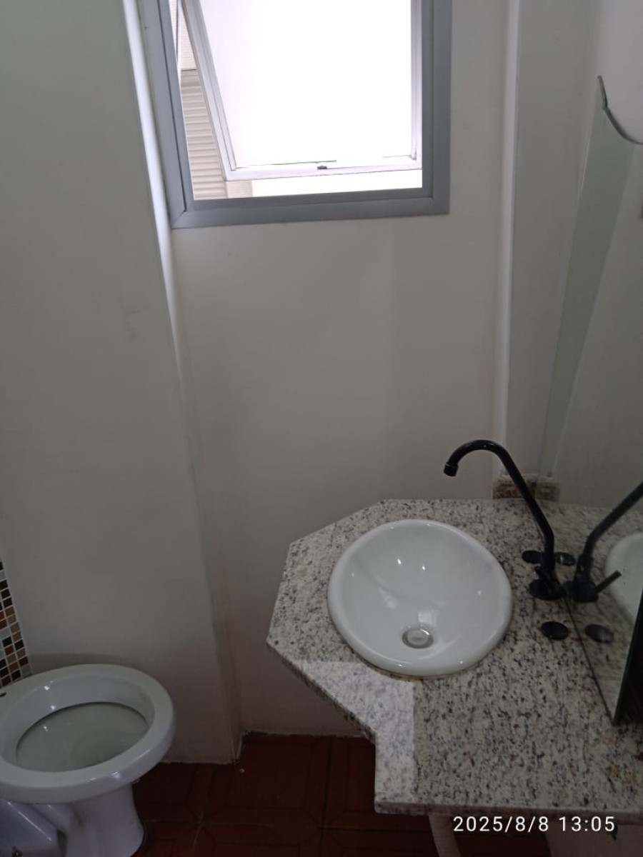 Apartamento à Venda, Living com Sacada e Garagem em São Vicente/SP