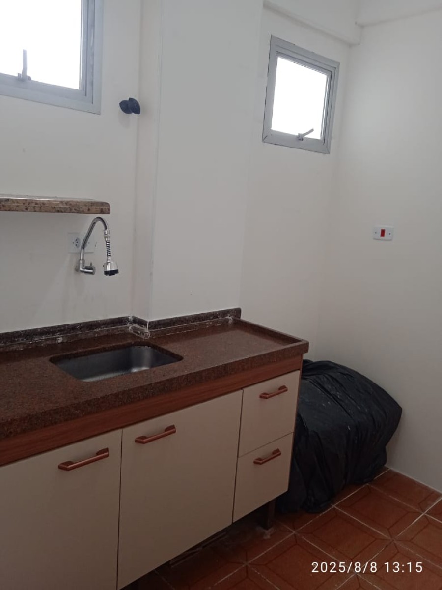 Apartamento à Venda, Living com Sacada e Garagem em São Vicente/SP