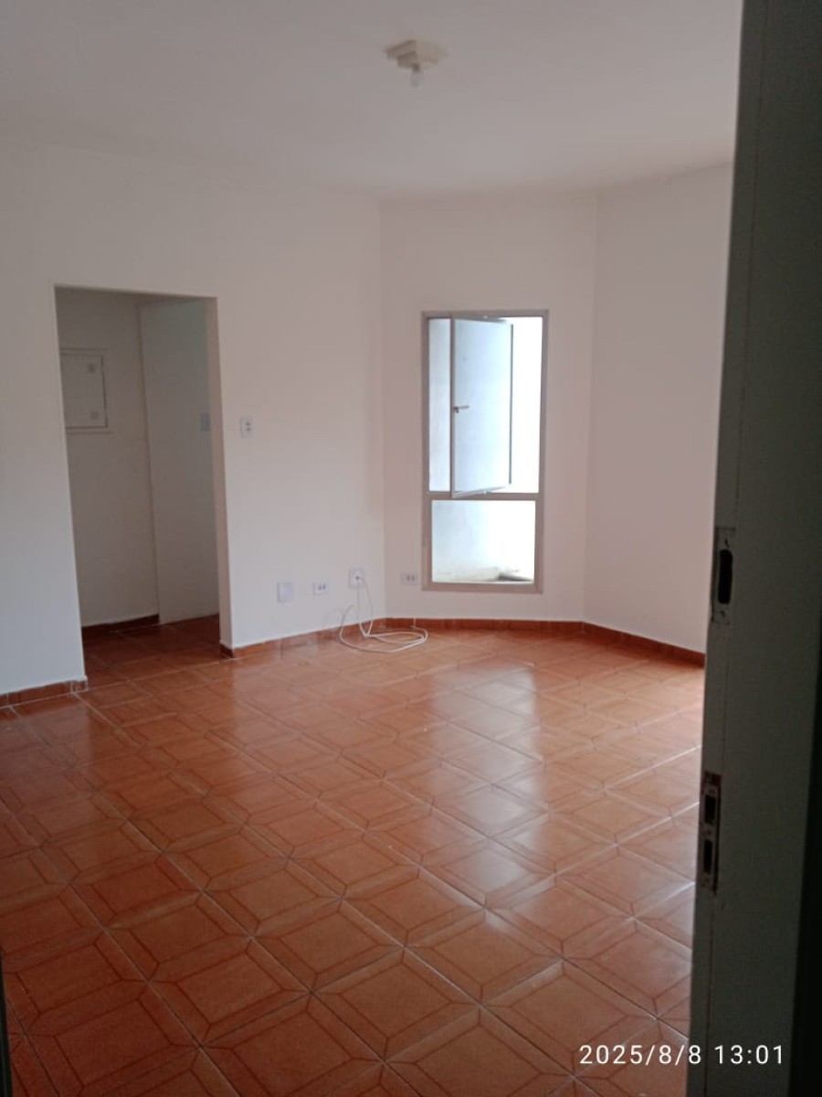 Apartamento à Venda, Living com Sacada e Garagem em São Vicente/SP