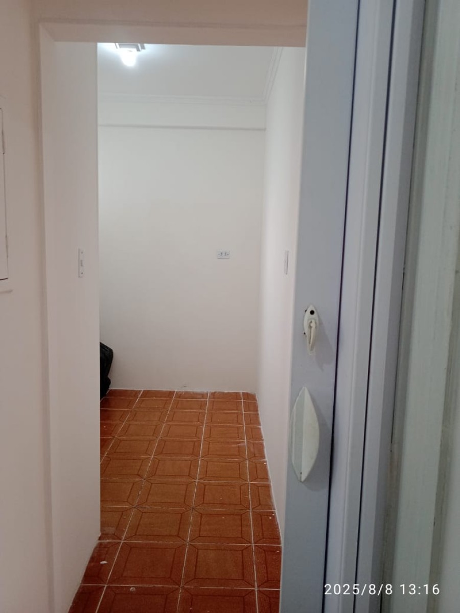 Apartamento à Venda, Living com Sacada e Garagem em São Vicente/SP
