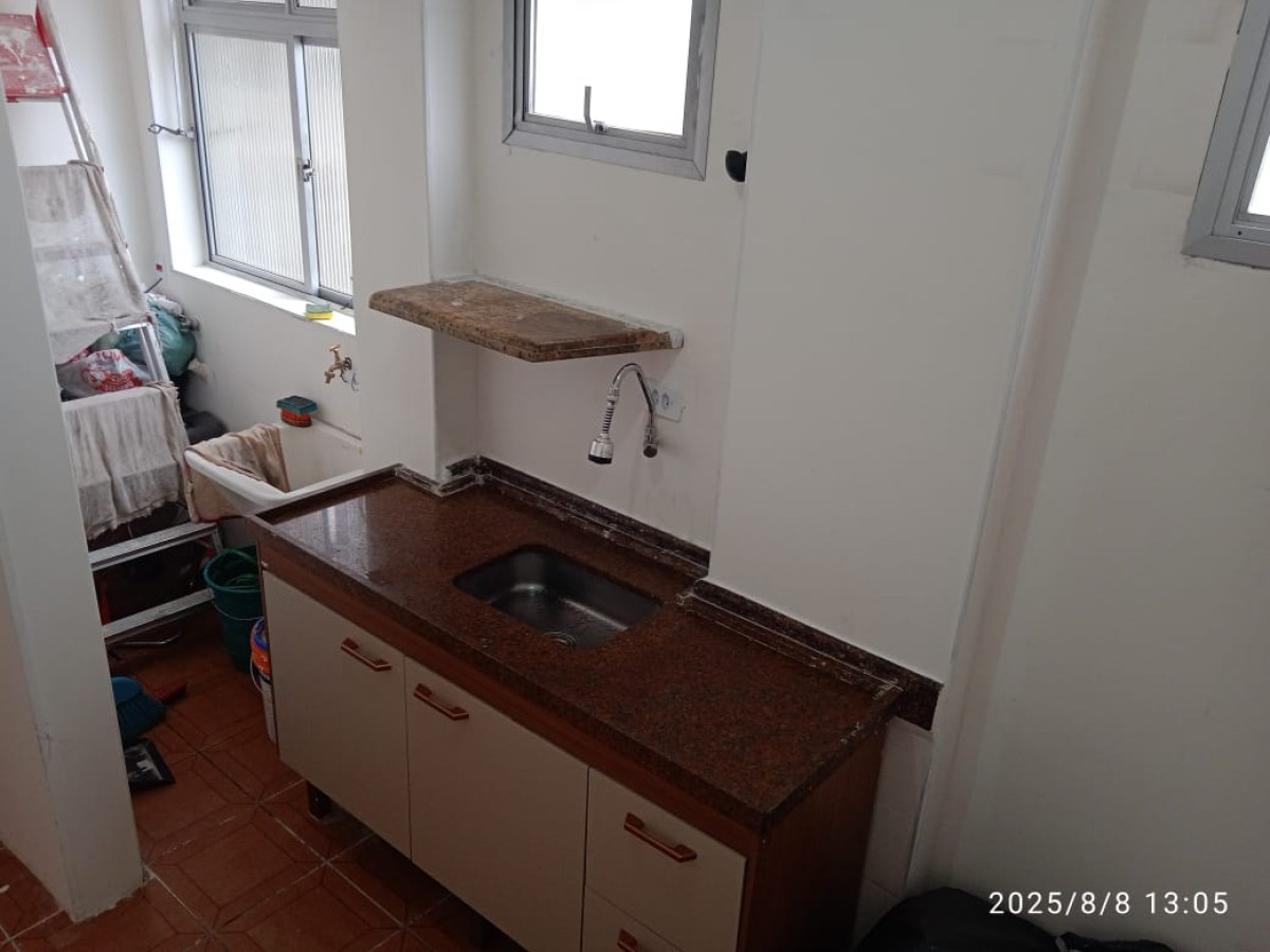 Apartamento à Venda, Living com Sacada e Garagem em São Vicente/SP