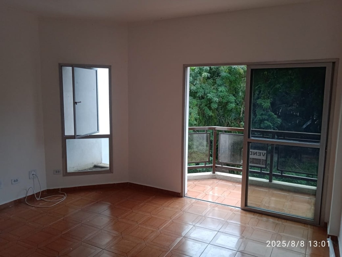 Apartamento à Venda, Living com Sacada e Garagem em São Vicente/SP