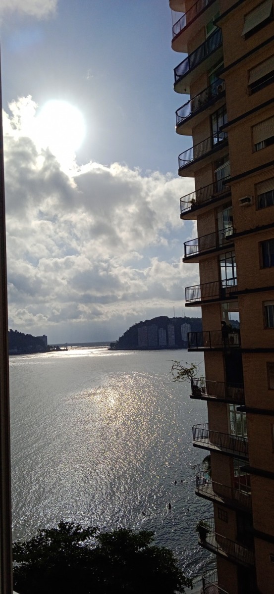 Apartamento à Venda – Sala Living Reformado | Edifício Veraneio – Itararé, São Vicente