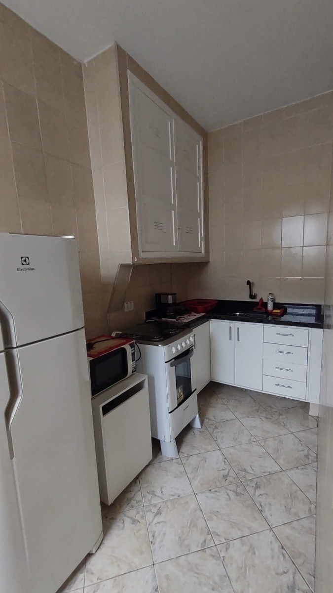 Apartamento à Venda – Sala Living Reformado | Edifício Veraneio – Itararé, São Vicente