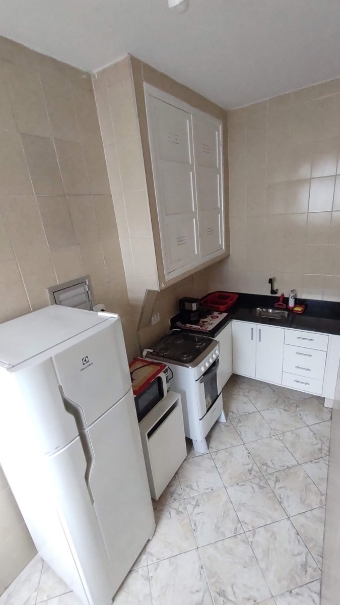 Apartamento à Venda – Sala Living Reformado | Edifício Veraneio – Itararé, São Vicente