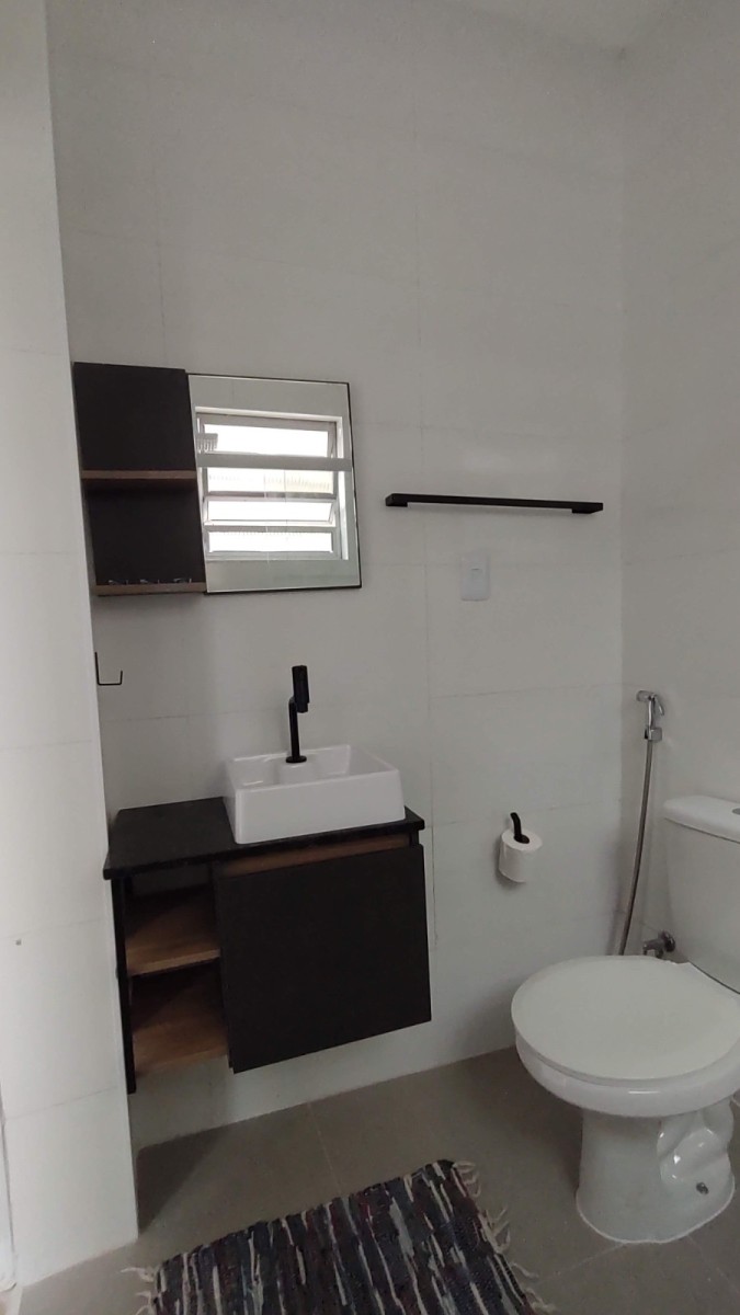 Apartamento à Venda – Sala Living Reformado | Edifício Veraneio – Itararé, São Vicente