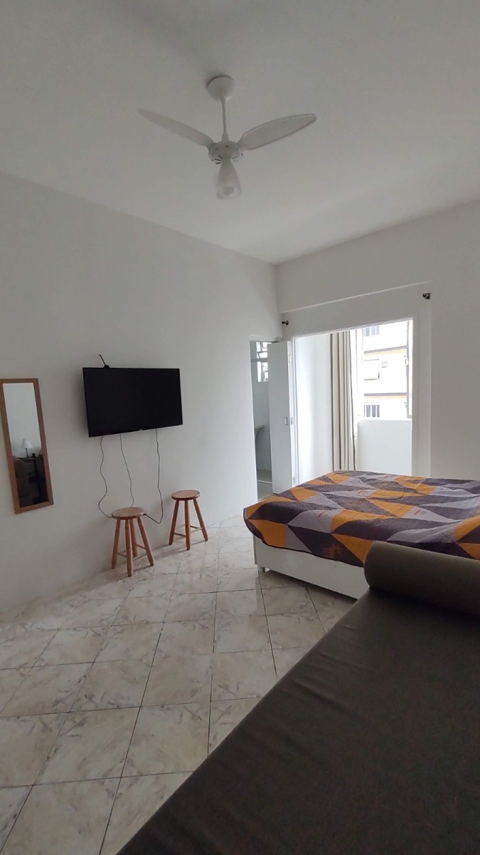 Apartamento à Venda – Sala Living Reformado | Edifício Veraneio – Itararé, São Vicente
