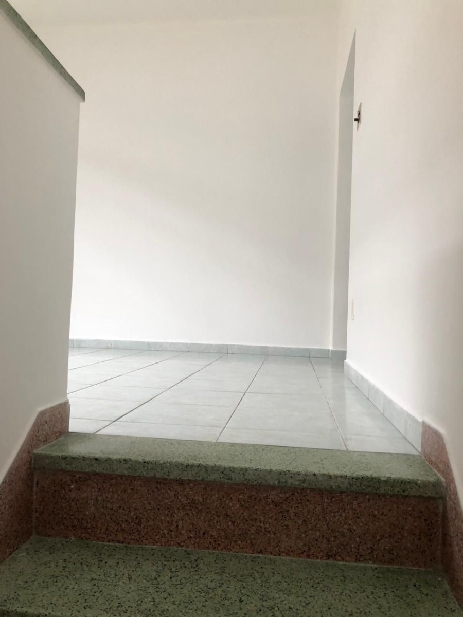 Casa Sobreposta Alta, à Venda, 2 Dormitórios, Com Garagem, Vila Valença- São Vicente-SP