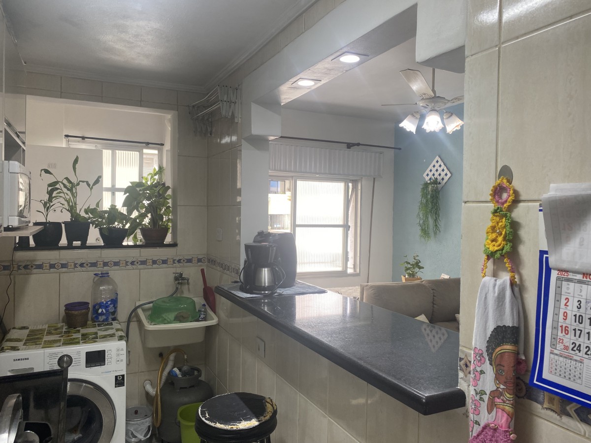 Apartamento à Venda com 1 Dormitório e Garagem – 50m da Praia do Gonzaguinha, São Vicente-SP