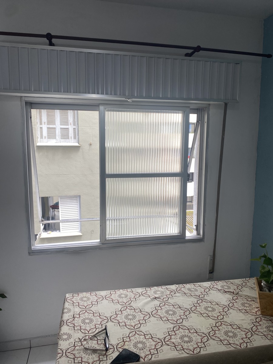 Apartamento à Venda com 1 Dormitório e Garagem – 50m da Praia do Gonzaguinha, São Vicente-SP