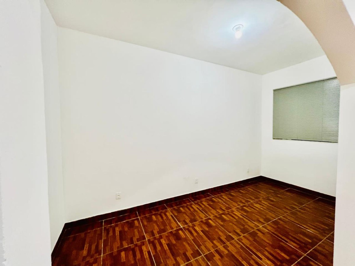 Apartamento de 1 dormitório com garagem à venda em São Vicente/SP.