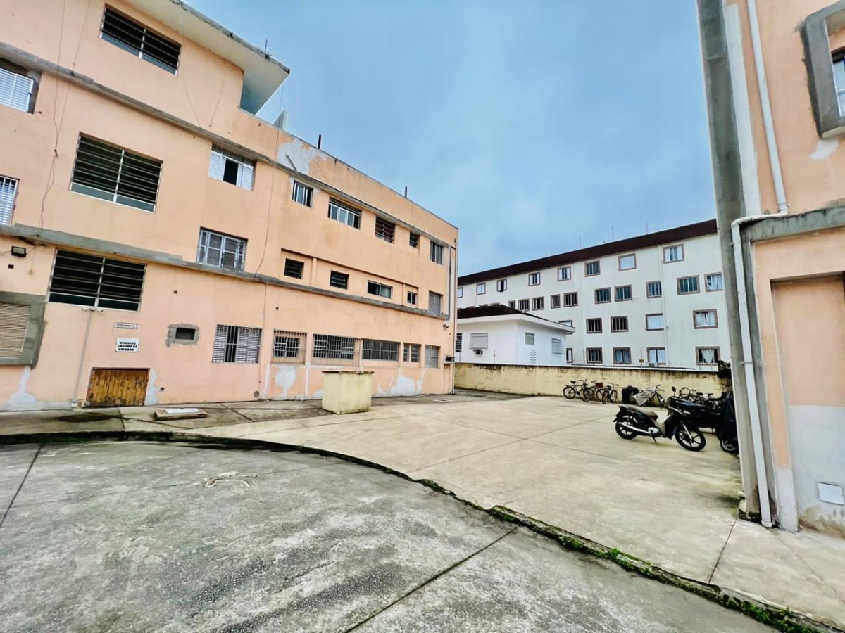 Apartamento de 1 dormitório com garagem à venda em São Vicente/SP.