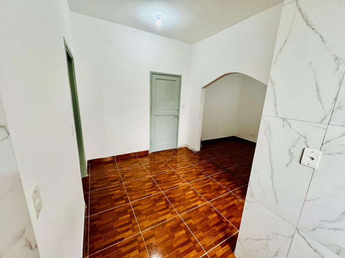 Apartamento de 1 dormitório com garagem à venda em São Vicente/SP.