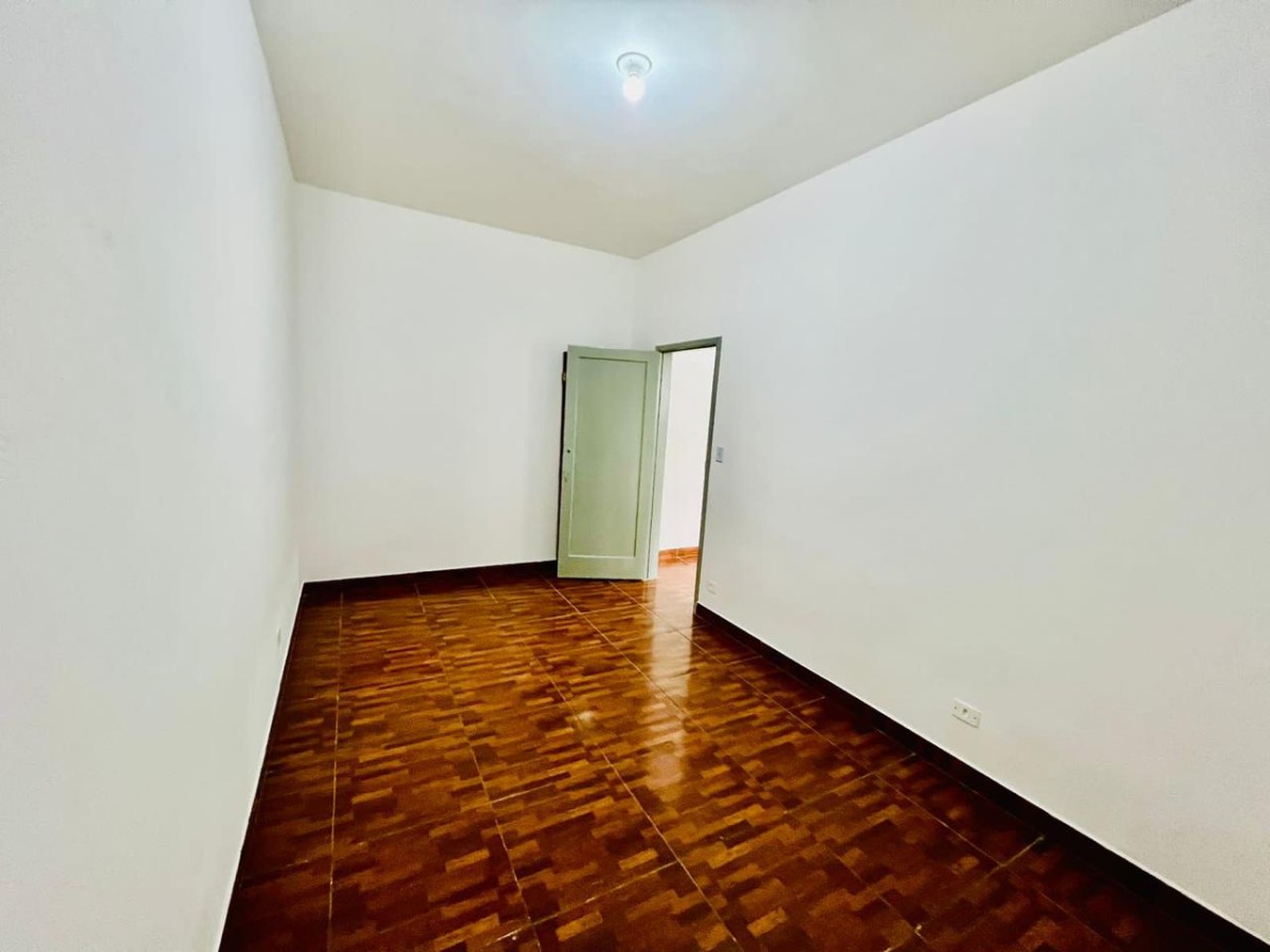 Apartamento de 1 dormitório com garagem à venda em São Vicente/SP.