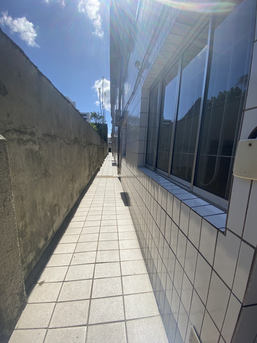 Apartamento à Venda no Coração de Santos - SP – Térreo com Garagem e 2 Quartos! - Macuco