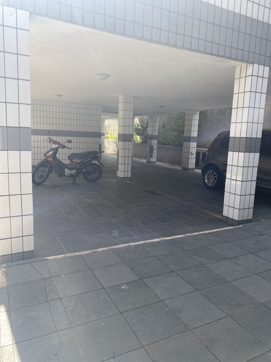 Apartamento à Venda no Coração de Santos - SP – Térreo com Garagem e 2 Quartos! - Macuco