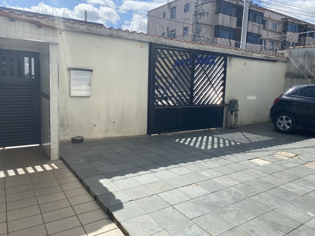 Apartamento à Venda no Coração de Santos - SP – Térreo com Garagem e 2 Quartos! - Macuco