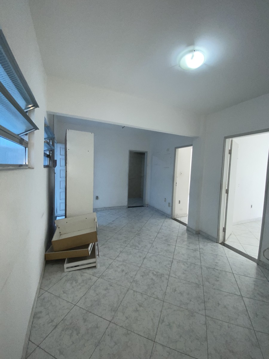 Apartamento Amplo com 2 Dormitórios – A uma quadra e meia da Praia do Gonzaguinha, São Vicente- SP