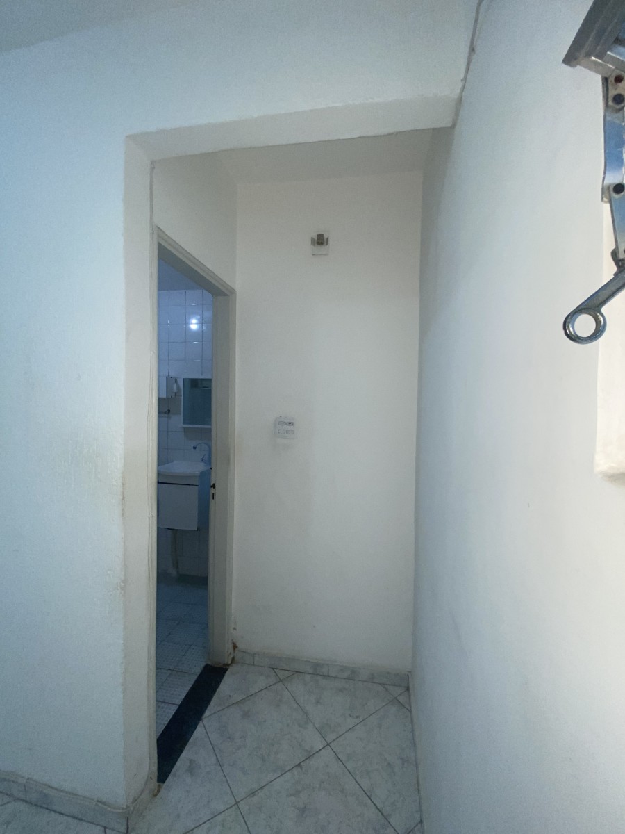 Apartamento Amplo com 2 Dormitórios – A uma quadra e meia da Praia do Gonzaguinha, São Vicente- SP