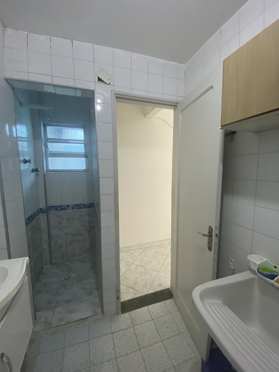 Apartamento Amplo com 2 Dormitórios – A uma quadra e meia da Praia do Gonzaguinha, São Vicente- SP