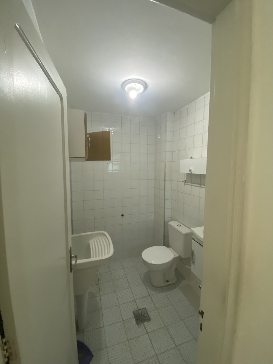 Apartamento Amplo com 2 Dormitórios – A uma quadra e meia da Praia do Gonzaguinha, São Vicente- SP