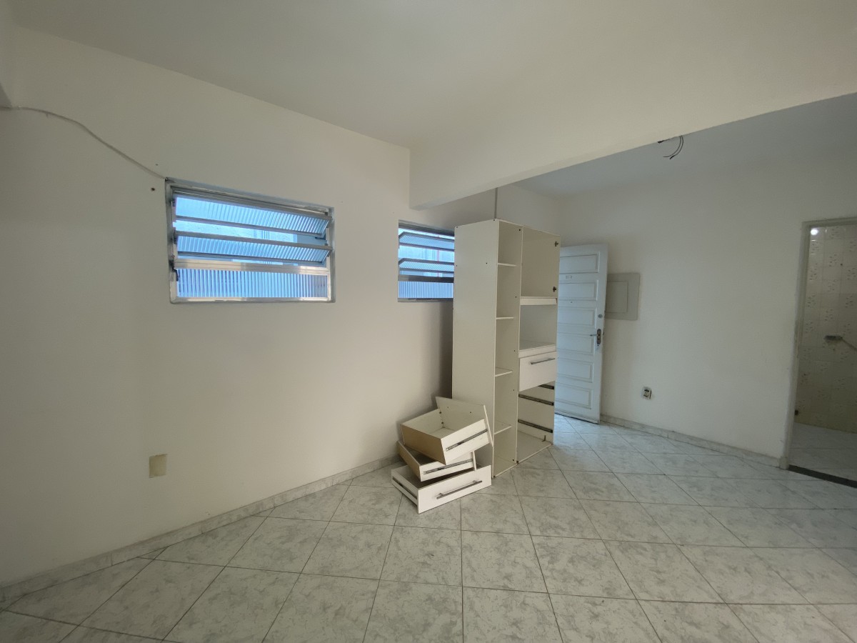 Apartamento Amplo com 2 Dormitórios – A uma quadra e meia da Praia do Gonzaguinha, São Vicente- SP