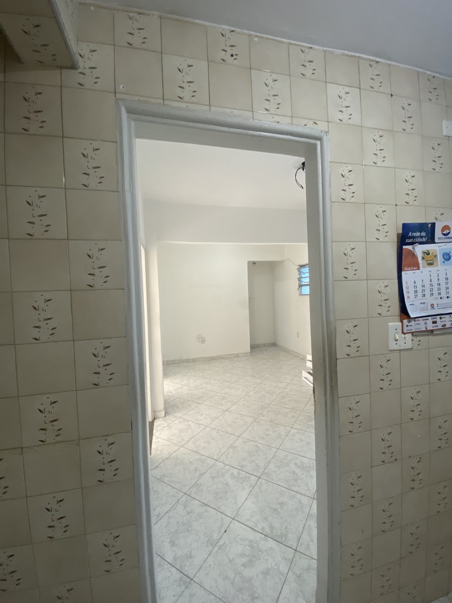 Apartamento Amplo com 2 Dormitórios – A uma quadra e meia da Praia do Gonzaguinha, São Vicente- SP