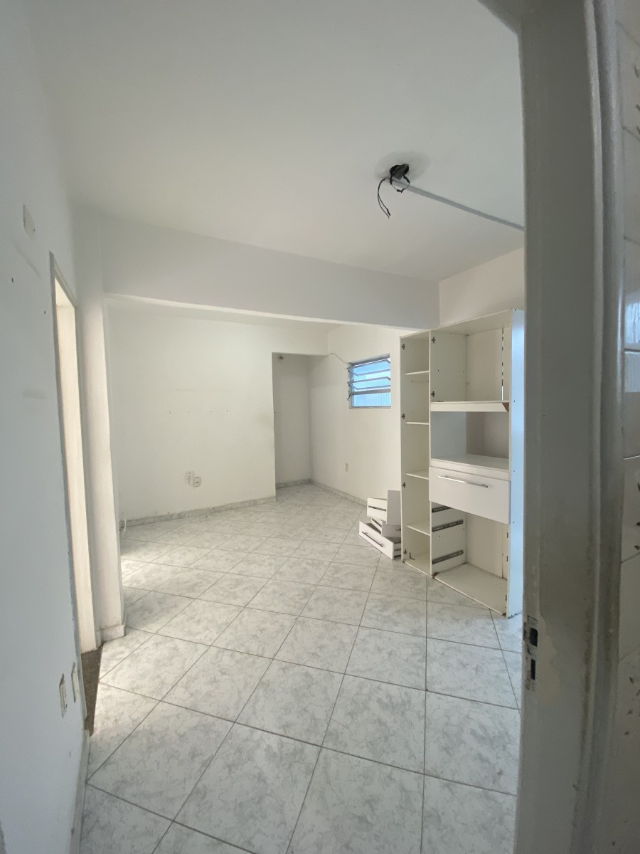 Apartamento Amplo com 2 Dormitórios – A uma quadra e meia da Praia do Gonzaguinha, São Vicente- SP